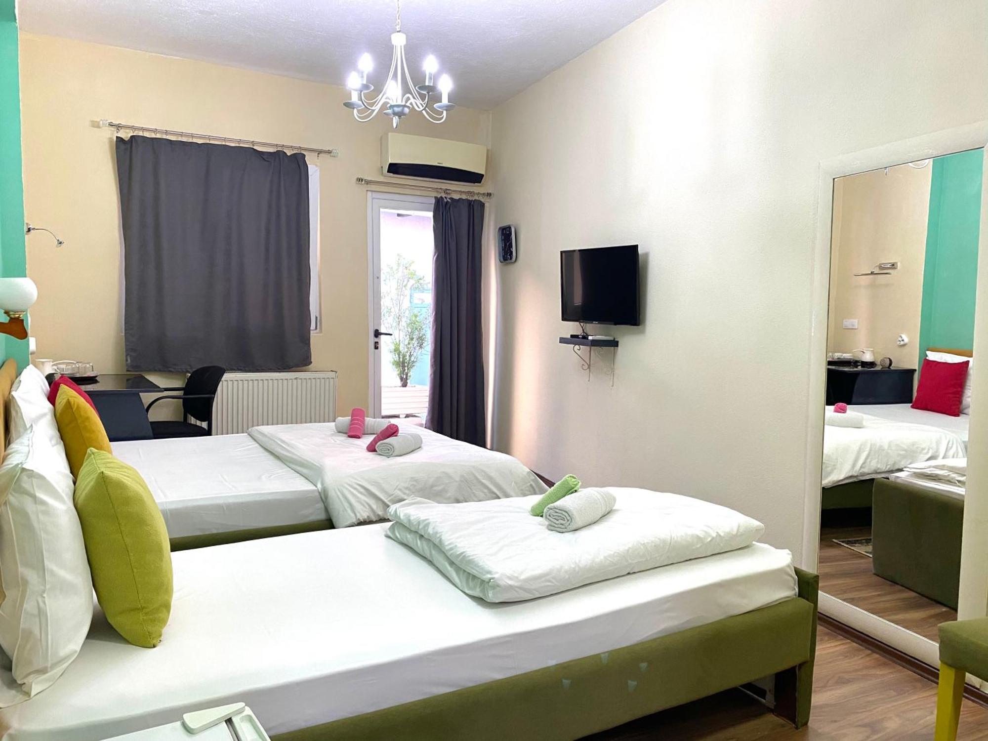 Urban Boutique Hotel Pristina Room photo