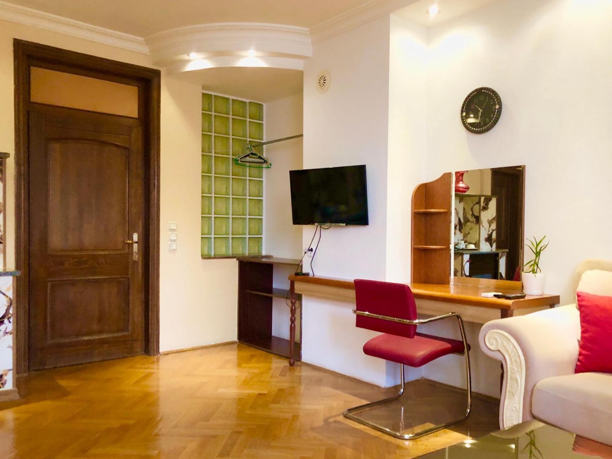 Urban Boutique Hotel Pristina Exterior photo